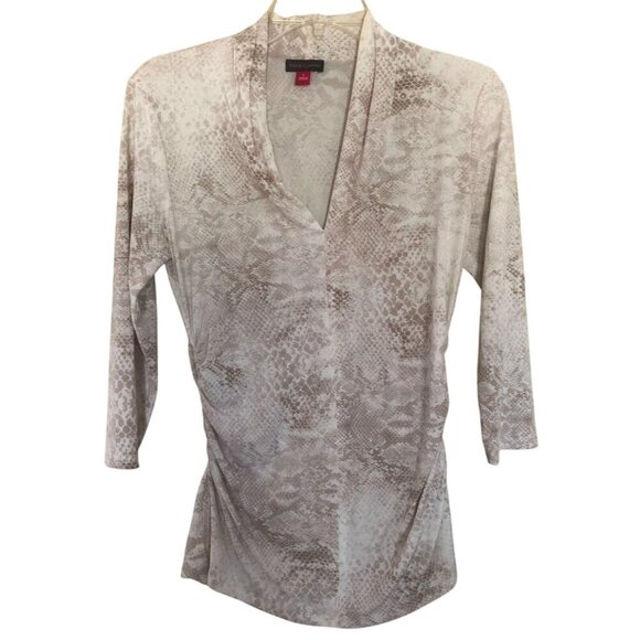 VINCE CAMUTO Demure snakeskin V neck 3 quarter Sleeve Blouse size small MSRP $95 - Picture 1 of 3